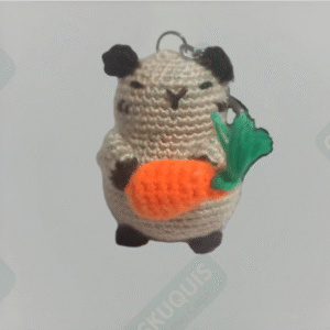 LLAVERO CAPIBARA ZANAHORIA